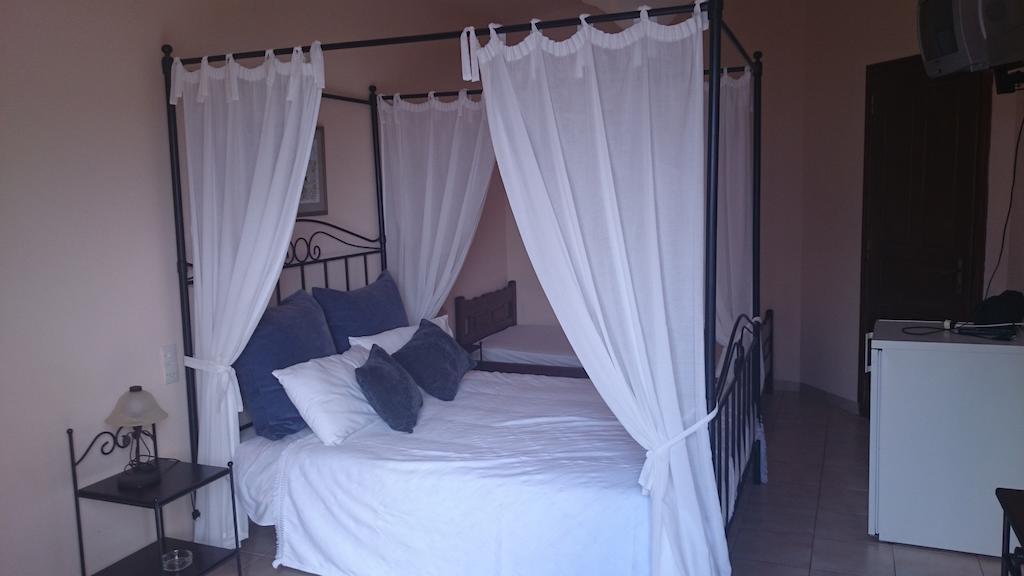 Foivos 2 Hotel Gythio Bilik gambar